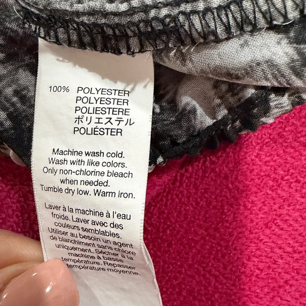 GAP Black & White Floral Brushstroke Tunic - Picture 8 of 8